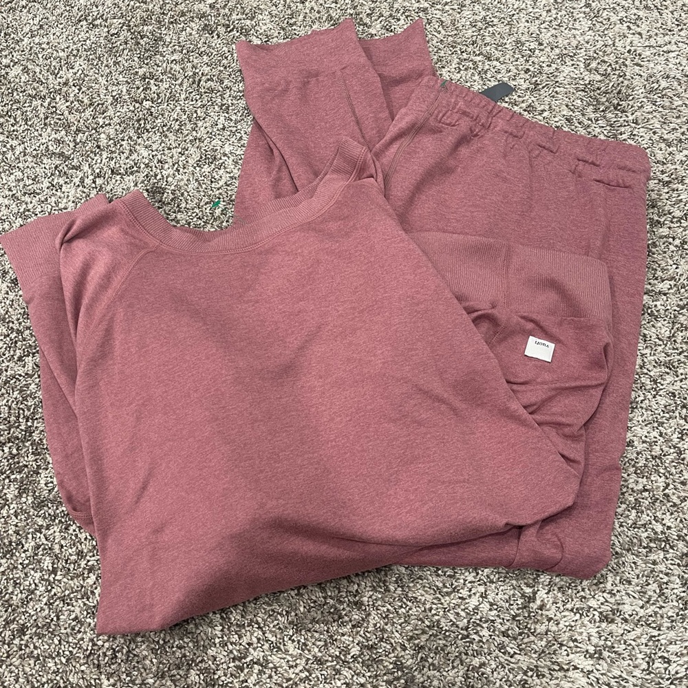 Vuori jogger and sweater set size xl
